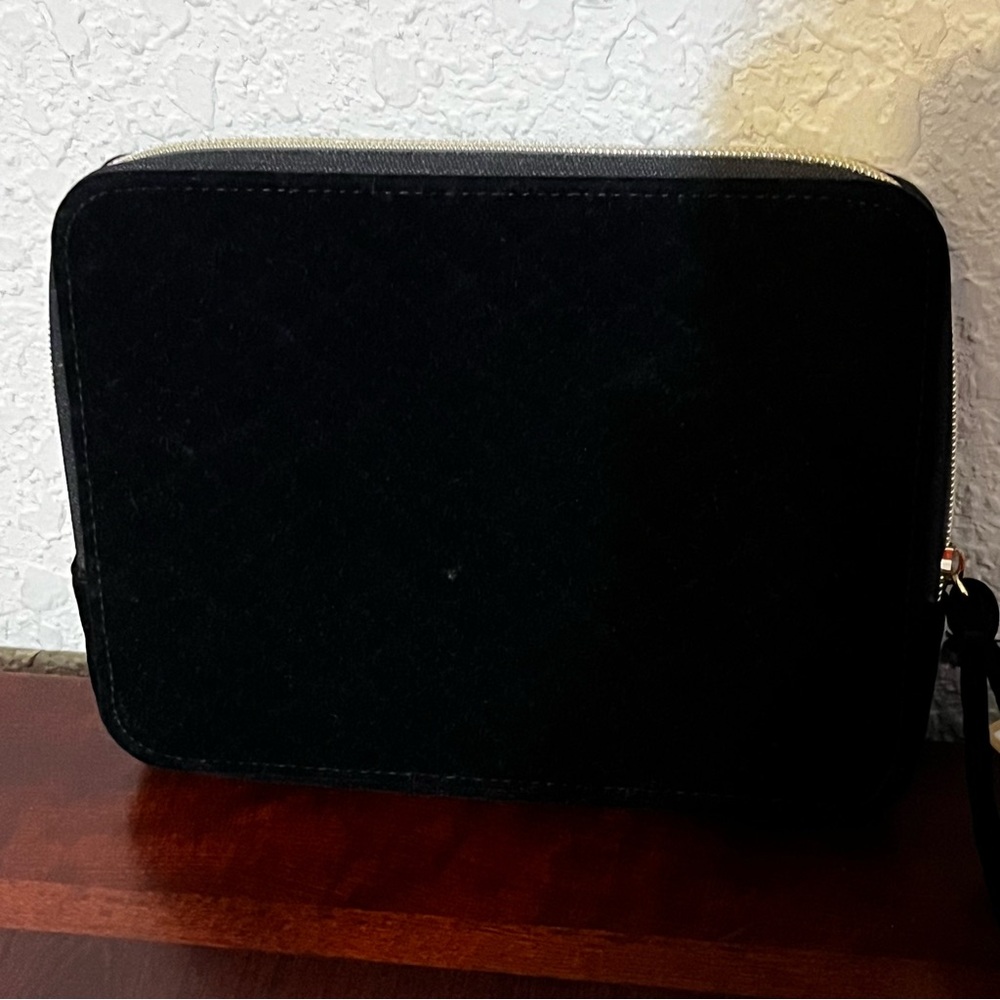 Black Velvet Quilted Charging Wristlet - Picture 3 of 12